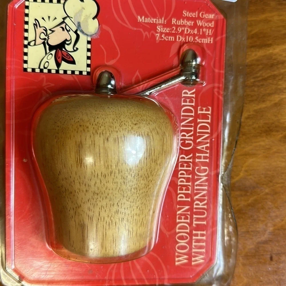 Wooden pepper grinder, New